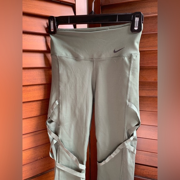 Soul Cycle x Nike Strappy Olive Leggings - Picture 7 of 7